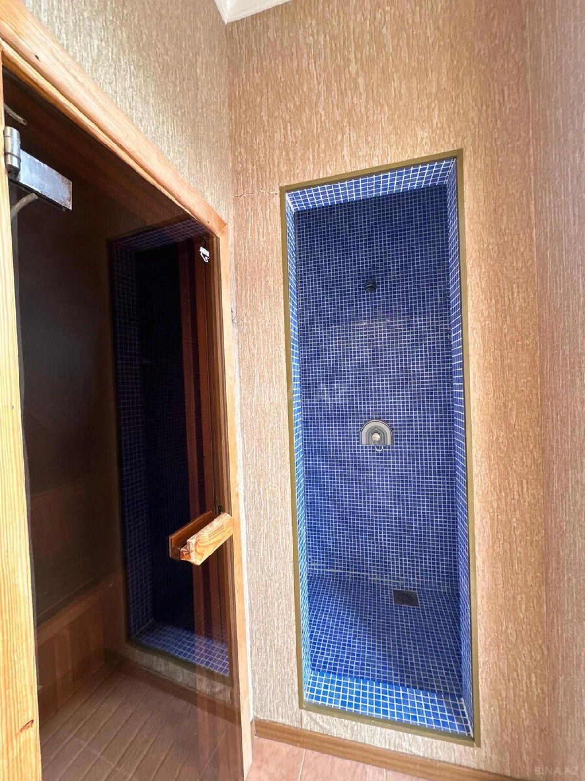 Satılır 9 otaqlı həyət evi 700 m²