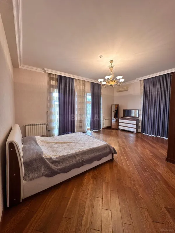Satılır 9 otaqlı həyət evi 700 m²
