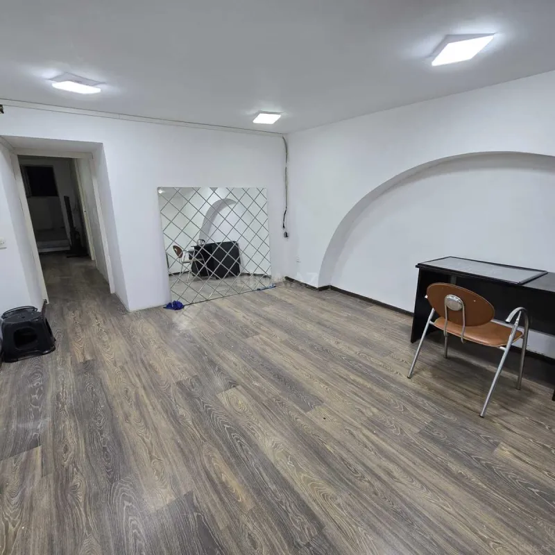 Kirayə verilir 2 otaqlı ofis 60 m²