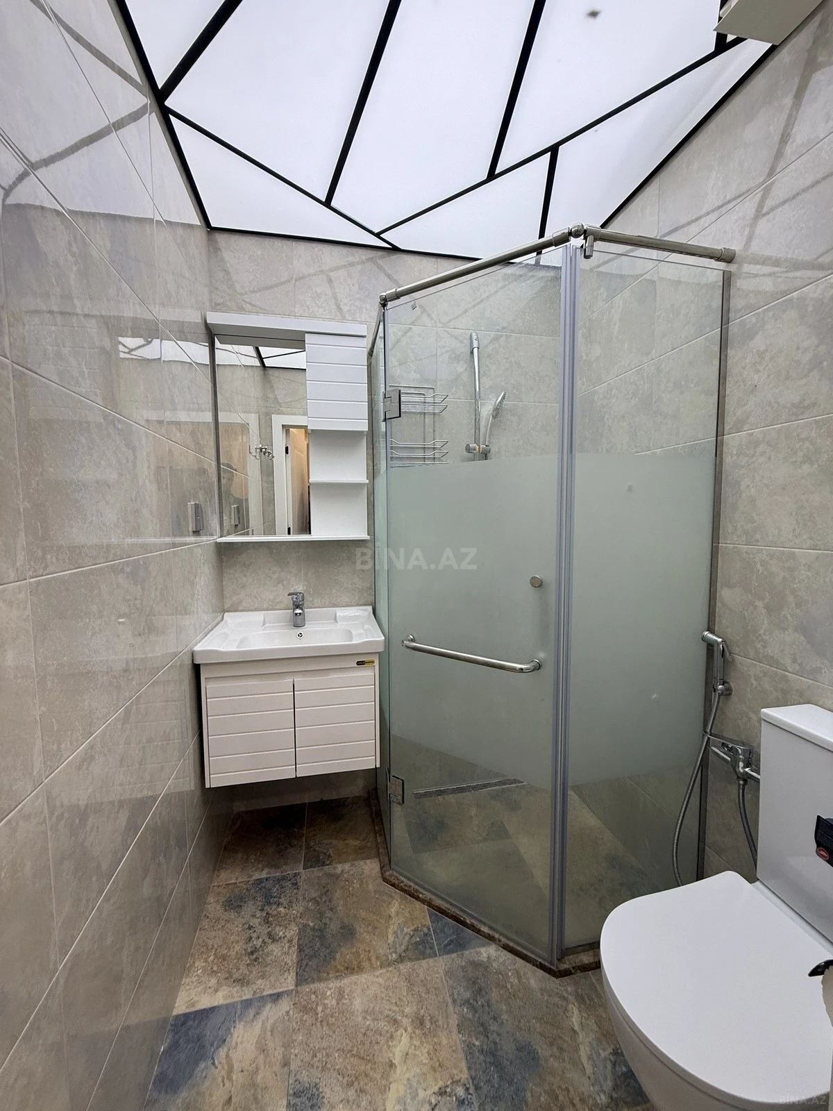 Kirayə verilir 2 otaqlı mənzil 55 m²