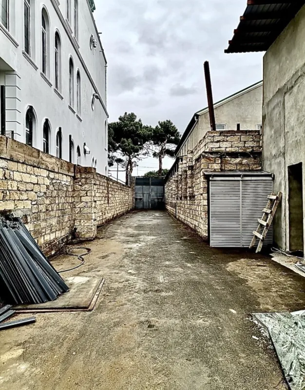 Satılır obyekt 340 m²