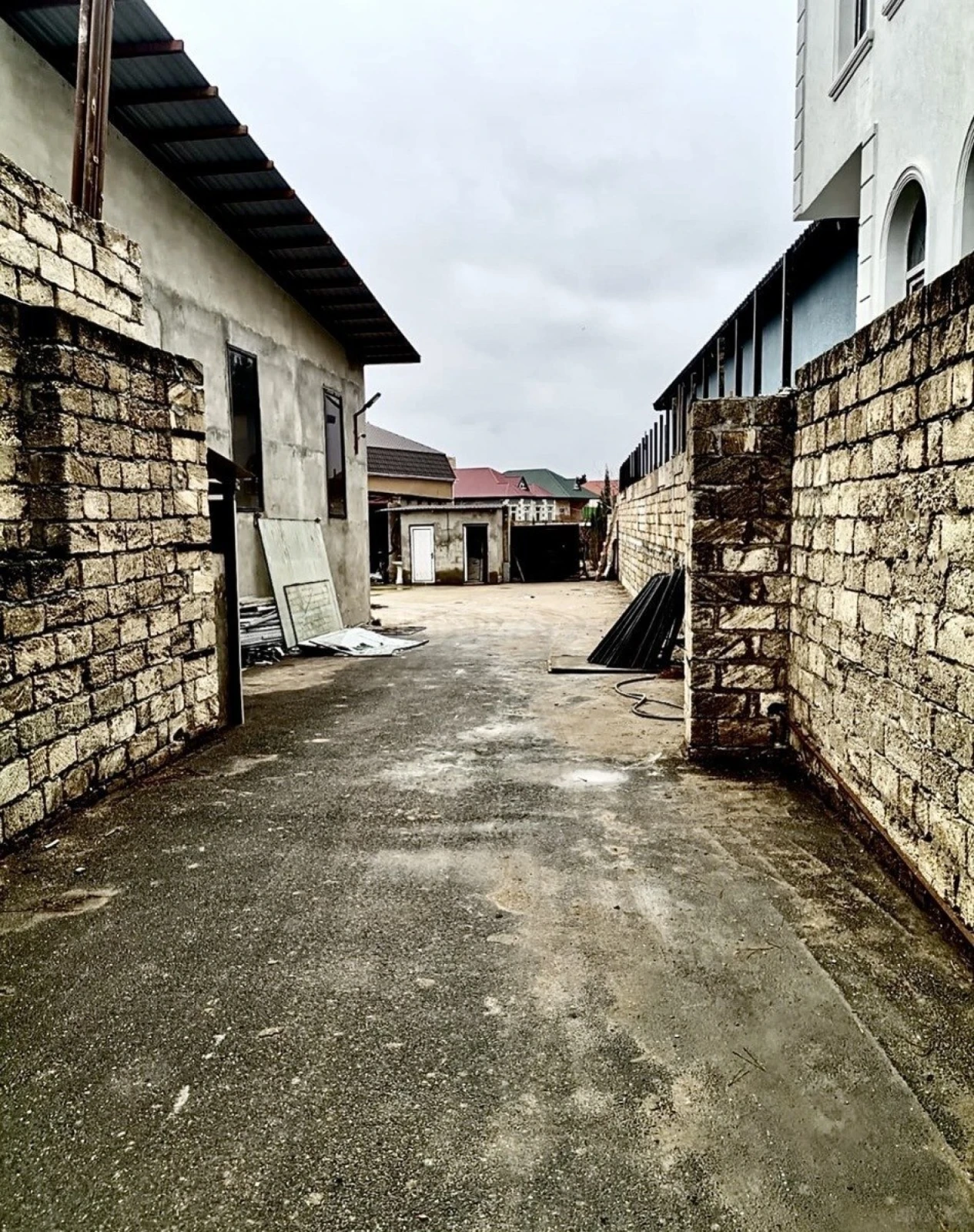 Satılır obyekt 340 m²