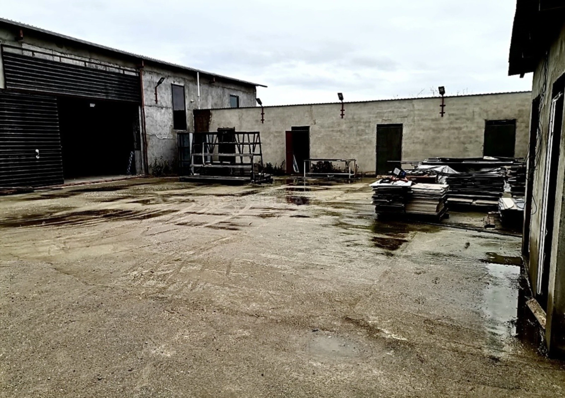 Satılır obyekt 340 m²