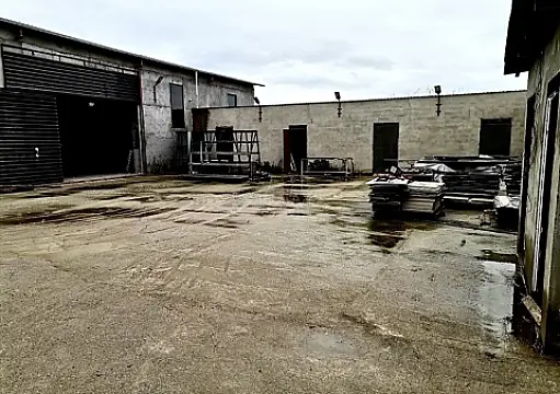 Satılır obyekt 340 m²