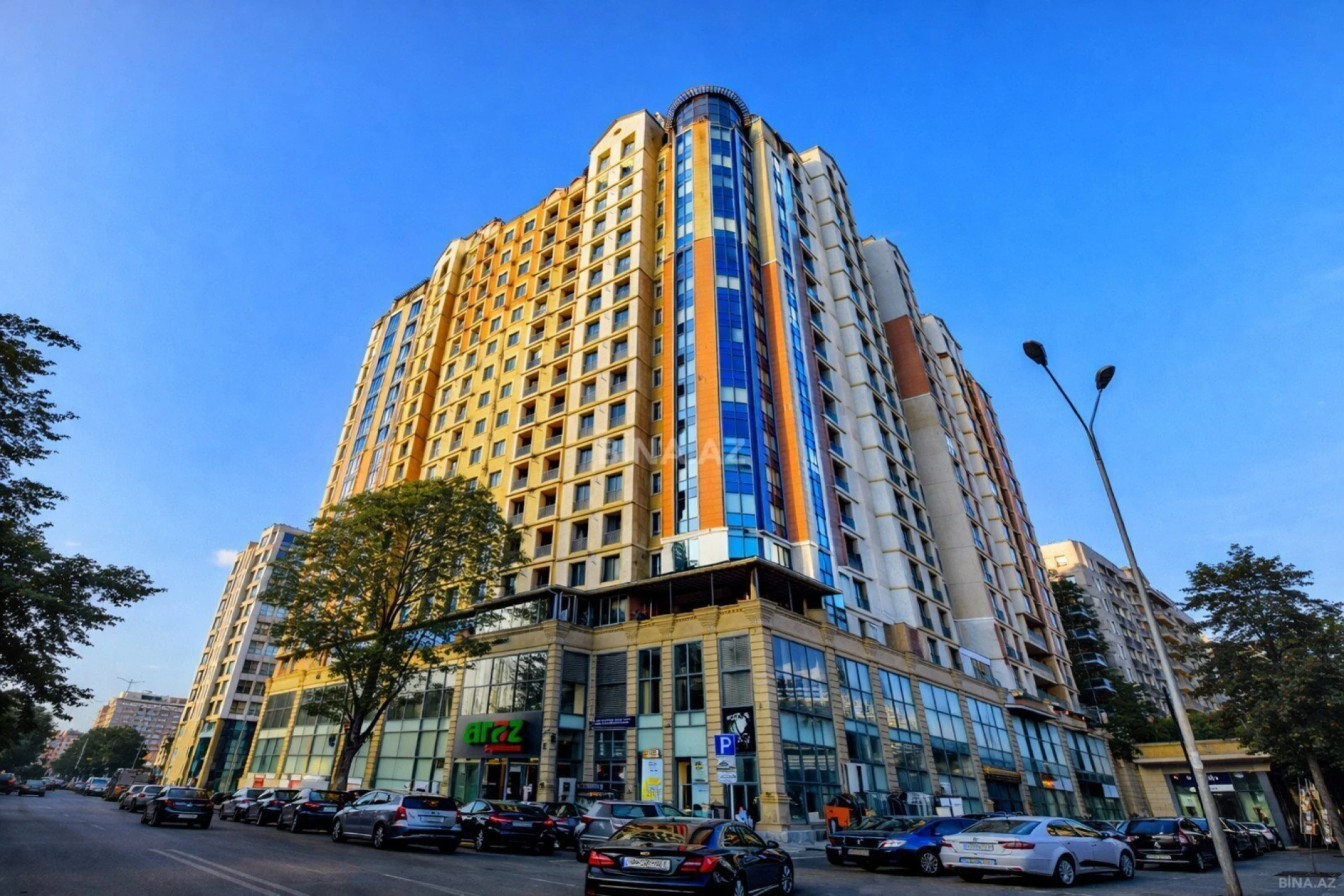Satılır 4 otaqlı mənzil 217 m²