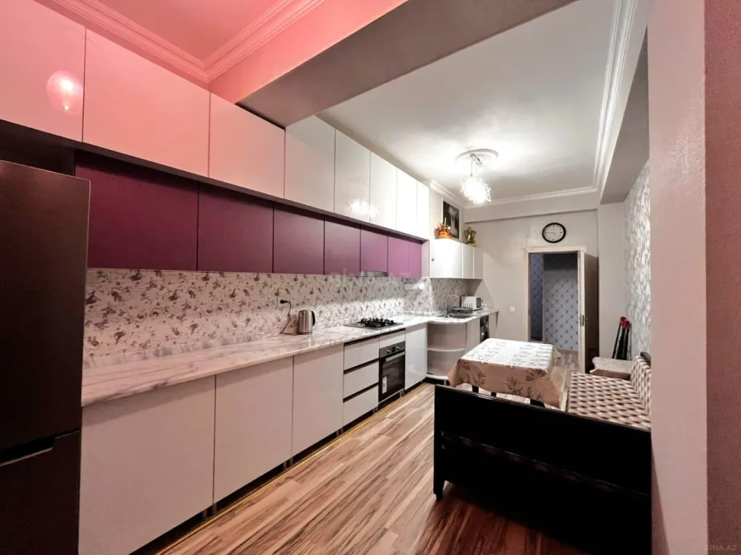 Kirayə verilir 2 otaqlı mənzil 87 m²