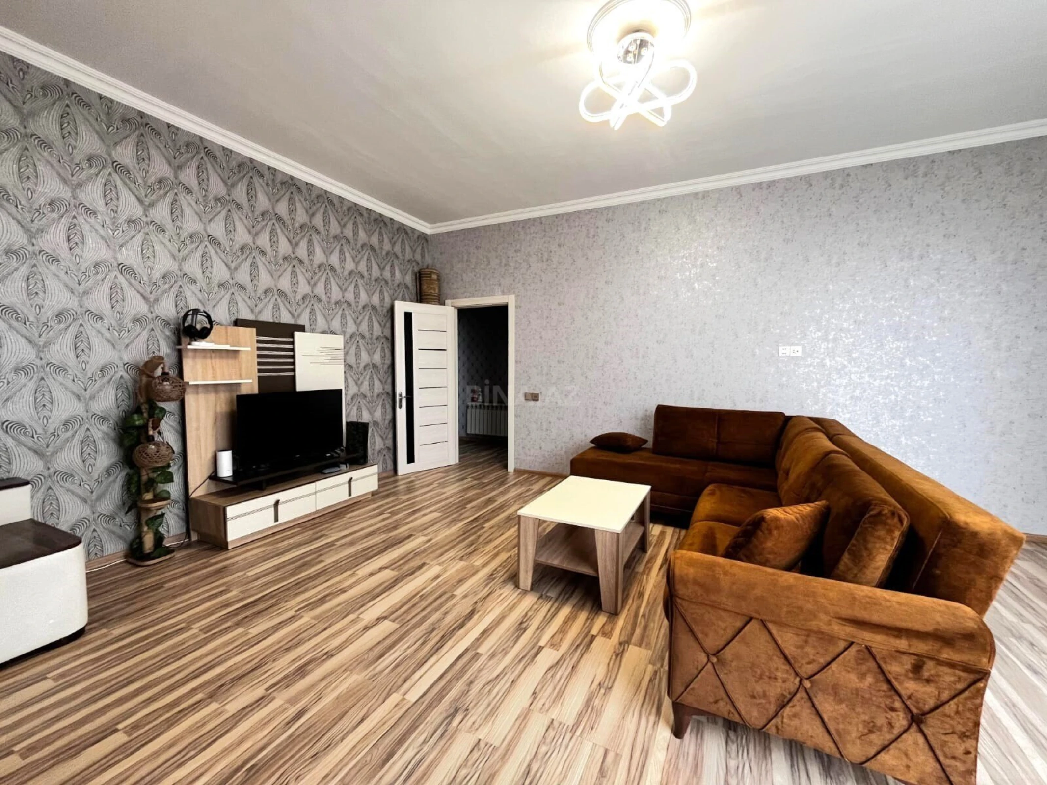 Kirayə verilir 2 otaqlı mənzil 87 m²
