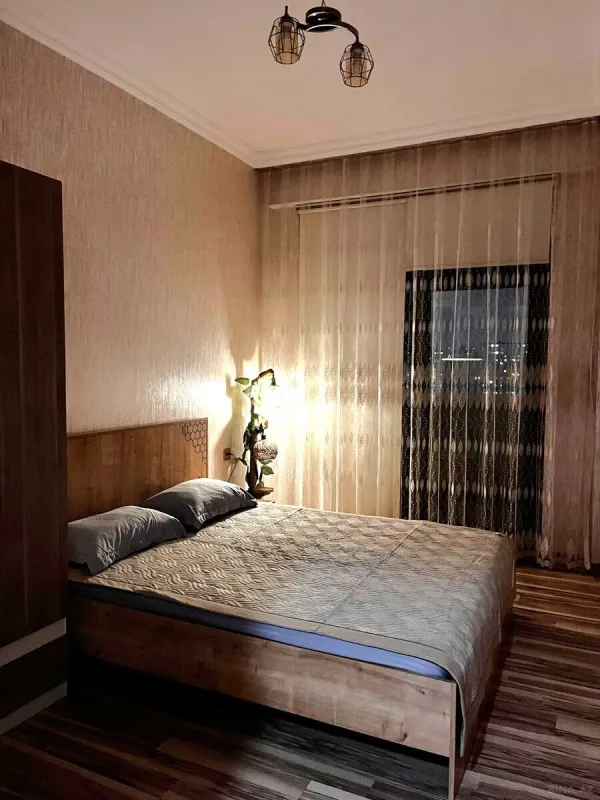 Kirayə verilir 2 otaqlı mənzil 87 m²