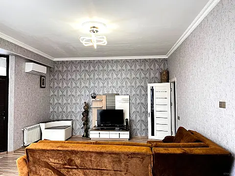 Kirayə verilir 2 otaqlı mənzil 87 m²
