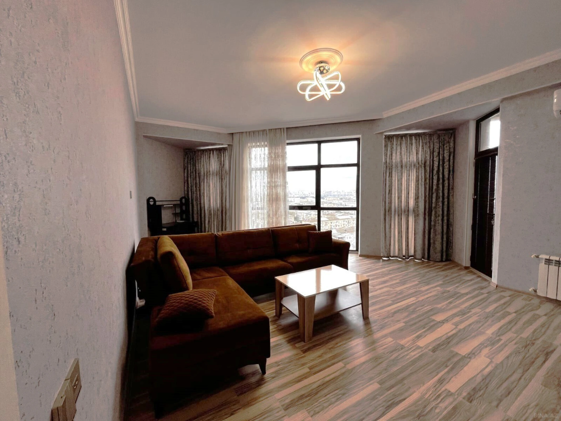 Kirayə verilir 2 otaqlı mənzil 87 m²