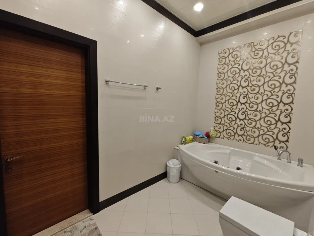 Satılır 4 otaqlı mənzil 196 m²