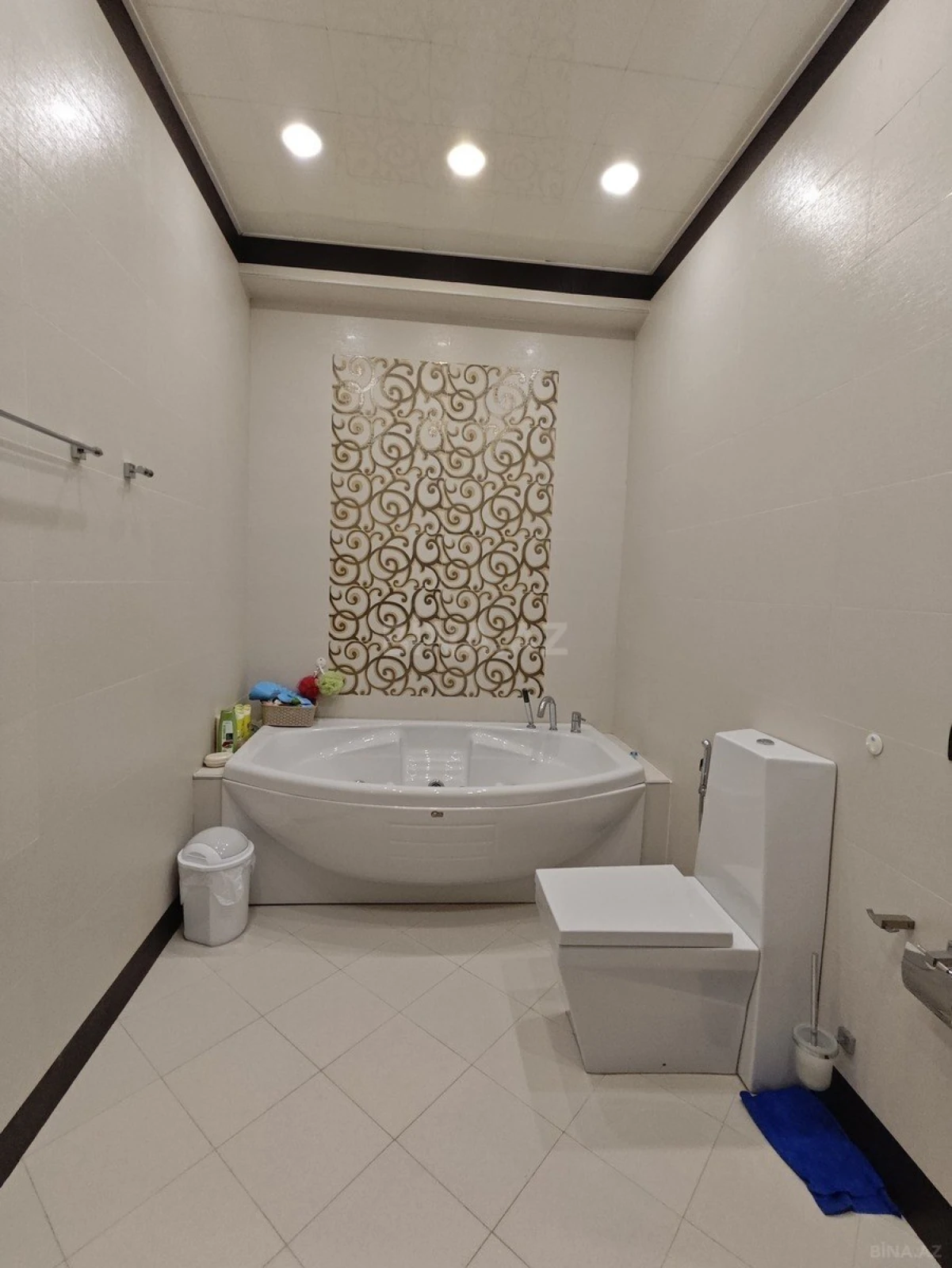 Satılır 4 otaqlı mənzil 196 m²