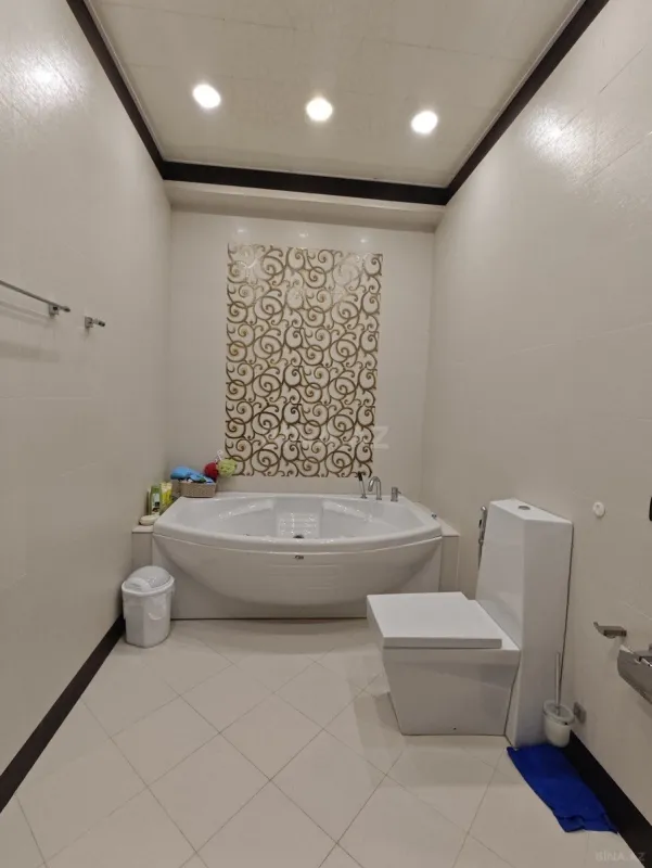 Satılır 4 otaqlı mənzil 196 m²