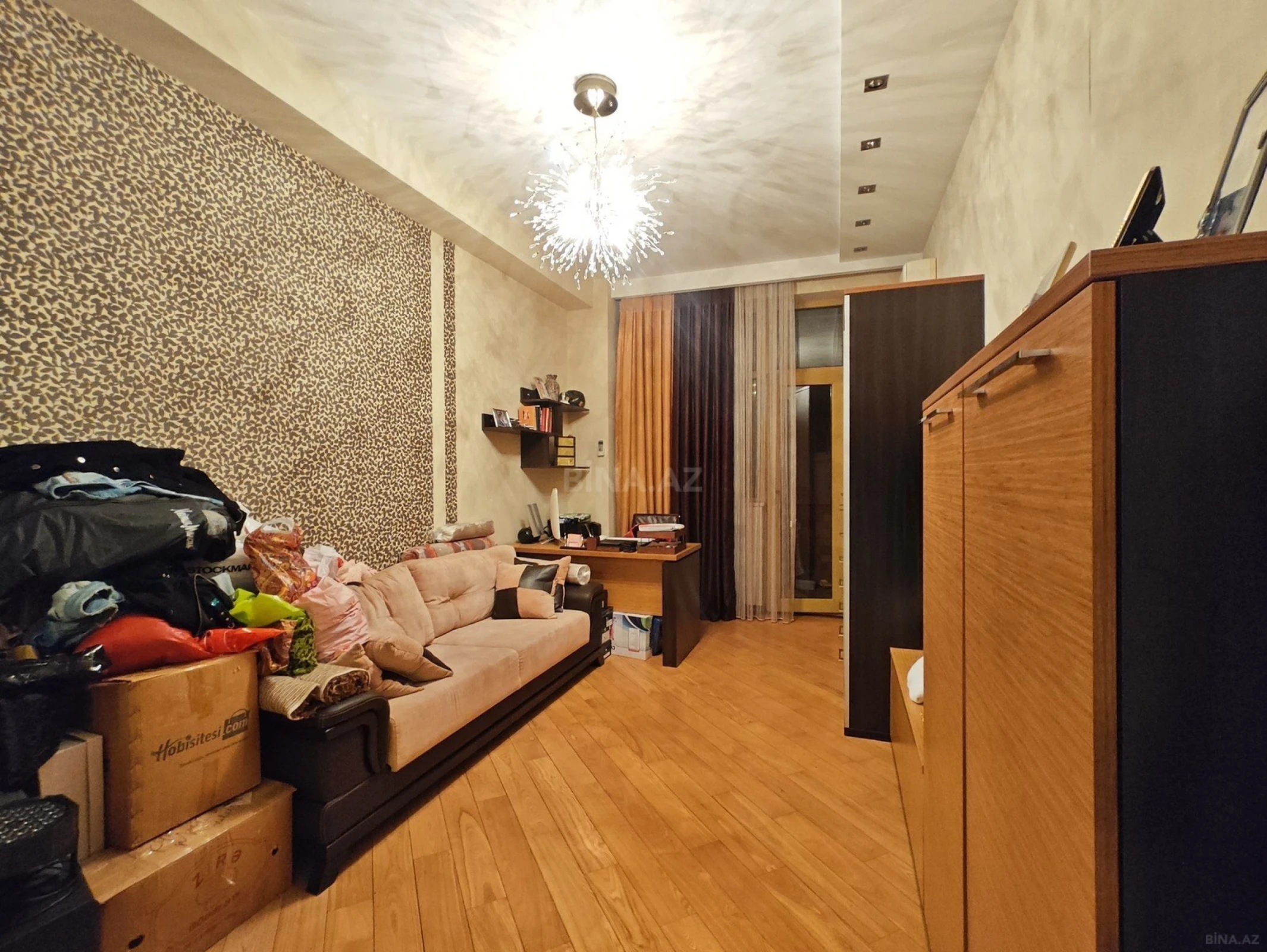 Satılır 4 otaqlı mənzil 196 m²