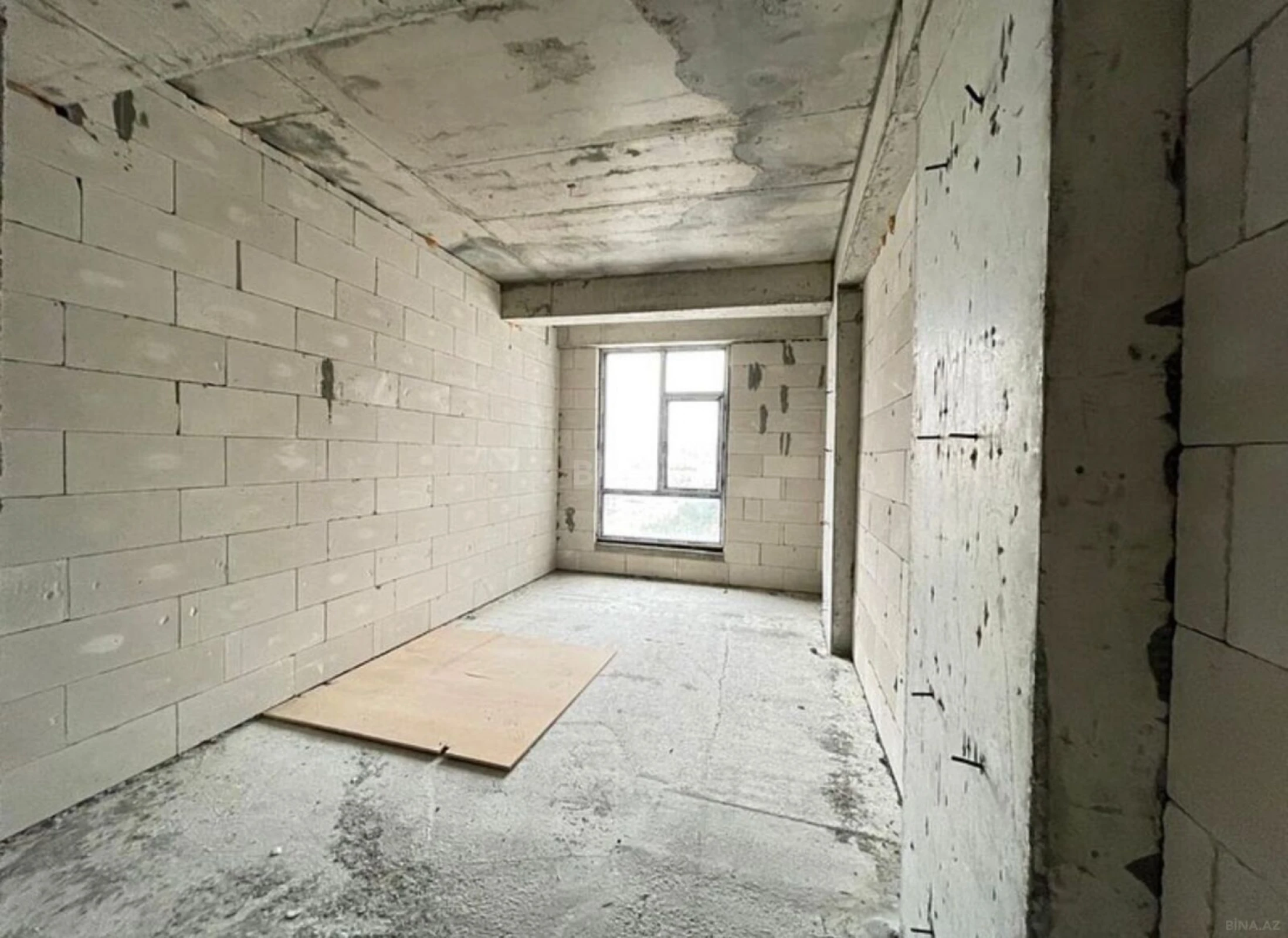 Satılır 2 otaqlı mənzil 104 m²