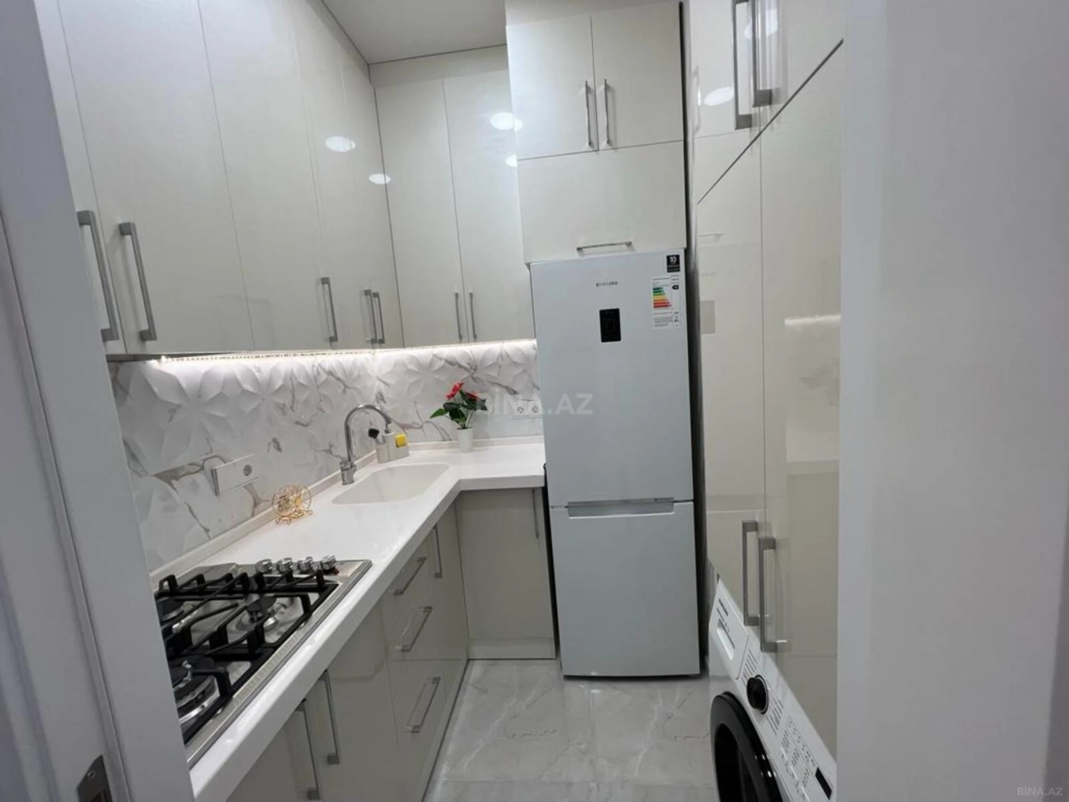 Kirayə verilir 2 otaqlı mənzil 70 m²