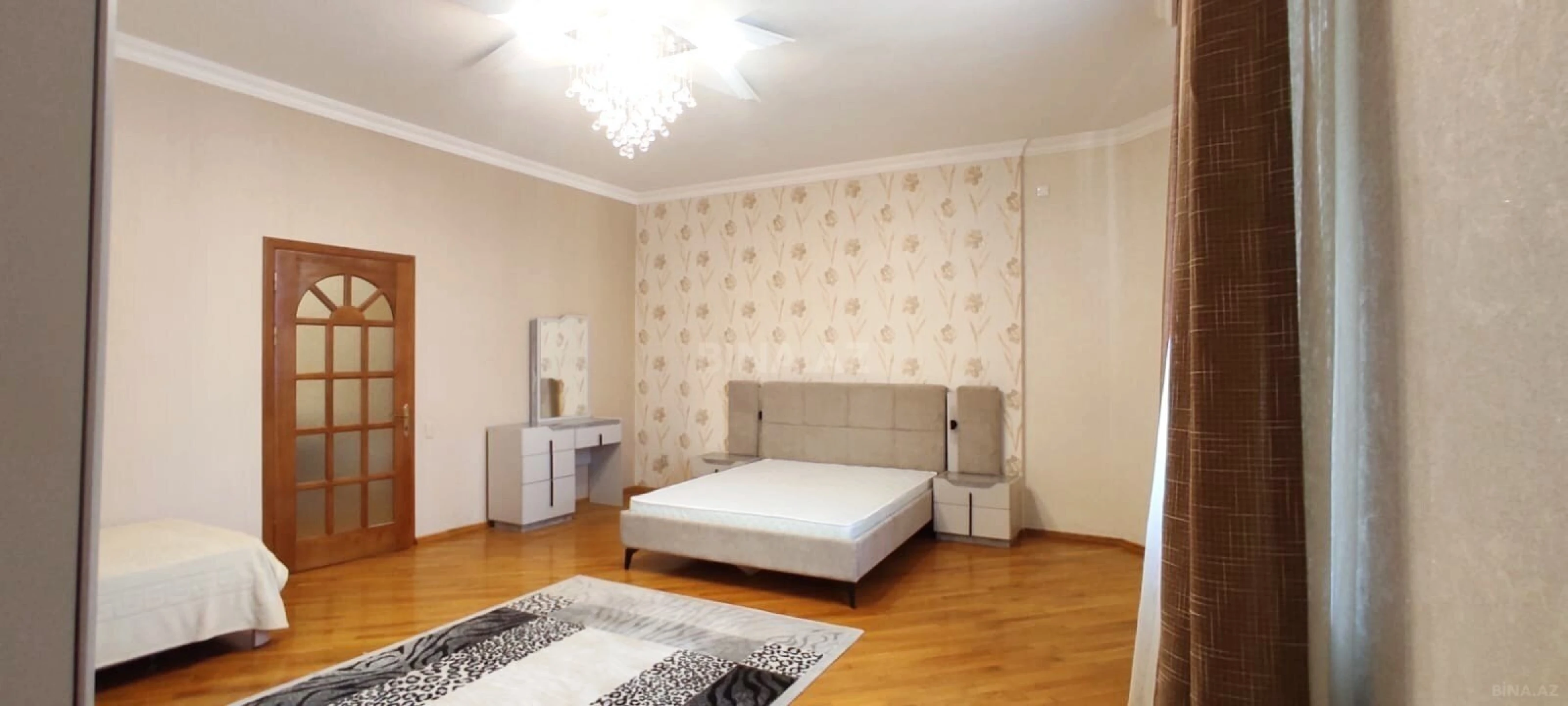 Kirayə verilir 3 otaqlı mənzil 150 m²