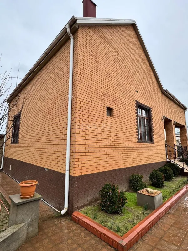 Satılır 6 otaqlı həyət evi 275 m²