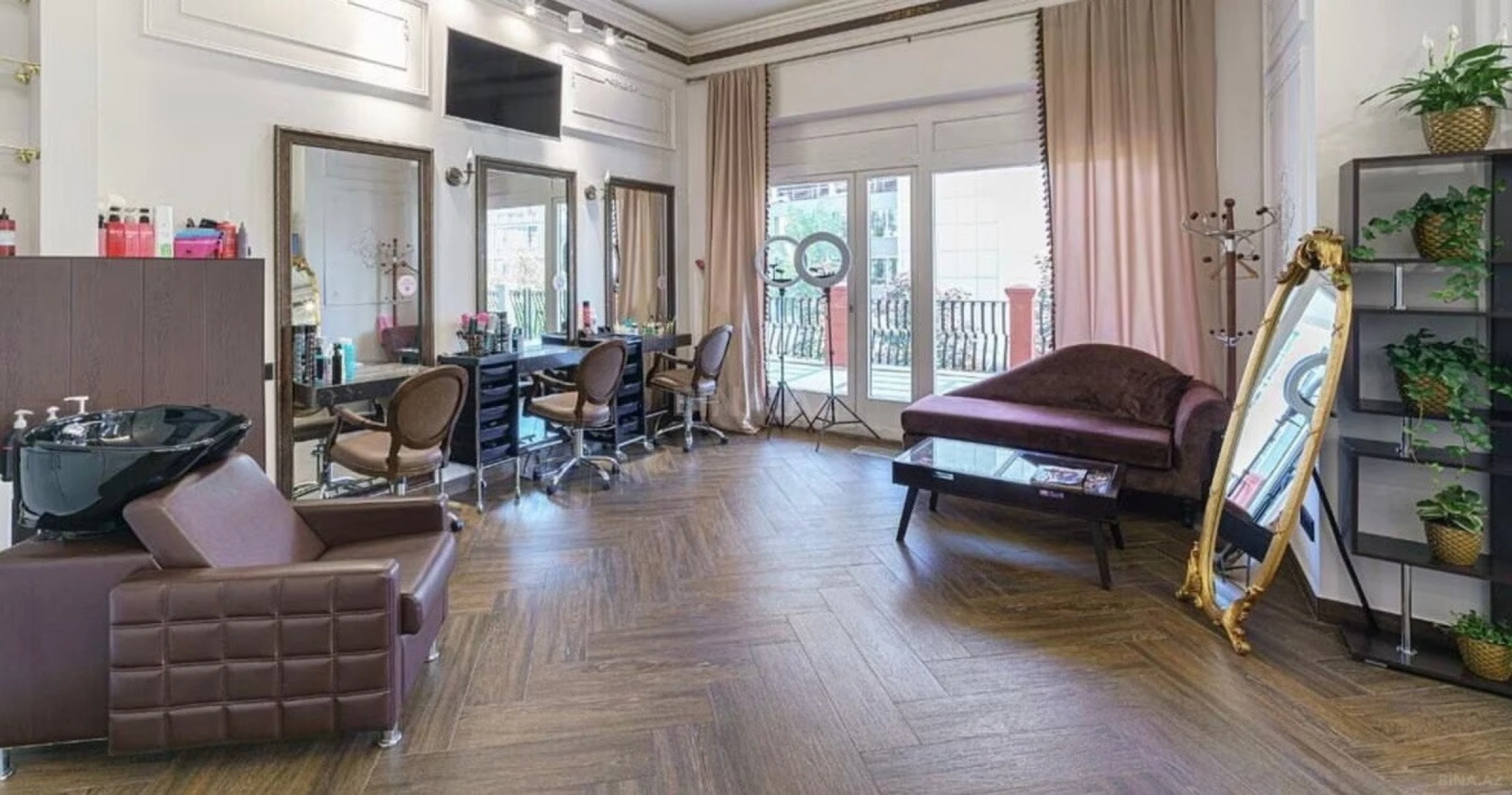 Satılır obyekt 270 m²