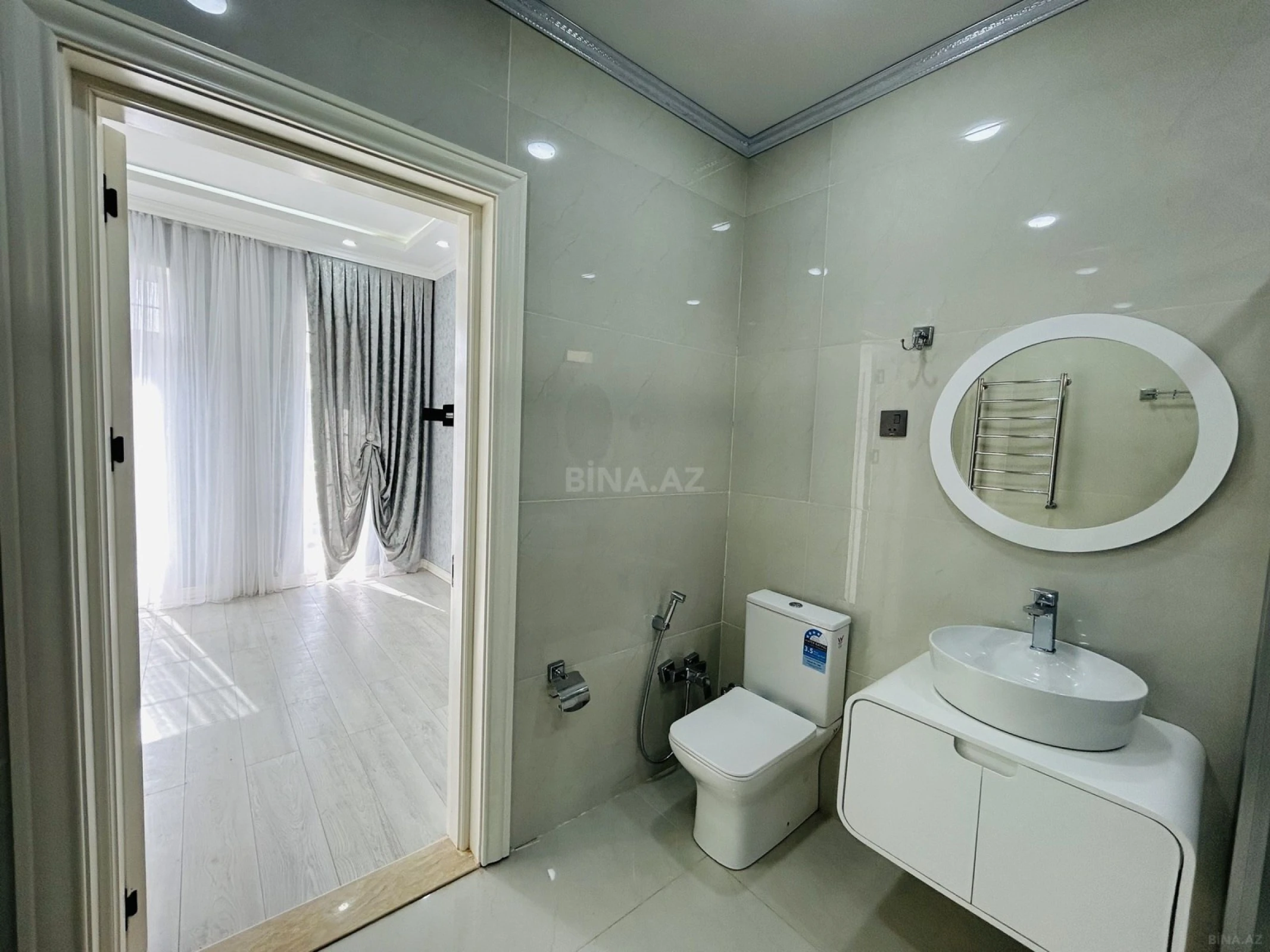 Satılır 5 otaqlı həyət evi 300 m²