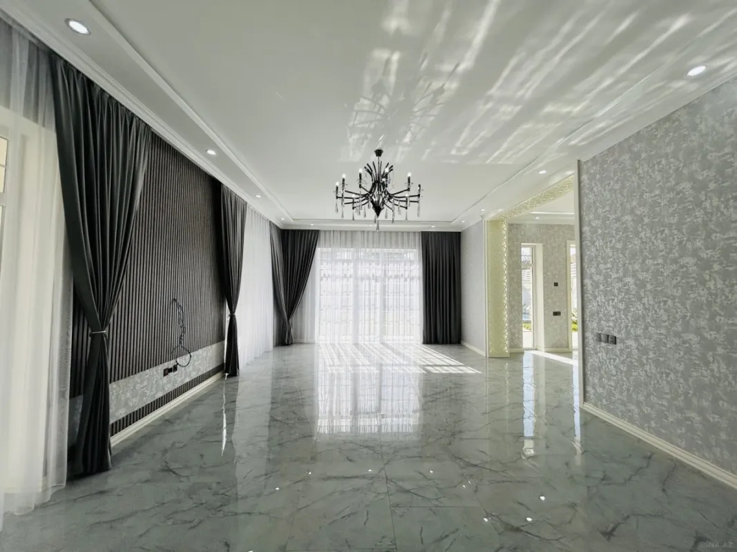 Satılır 5 otaqlı həyət evi 300 m²