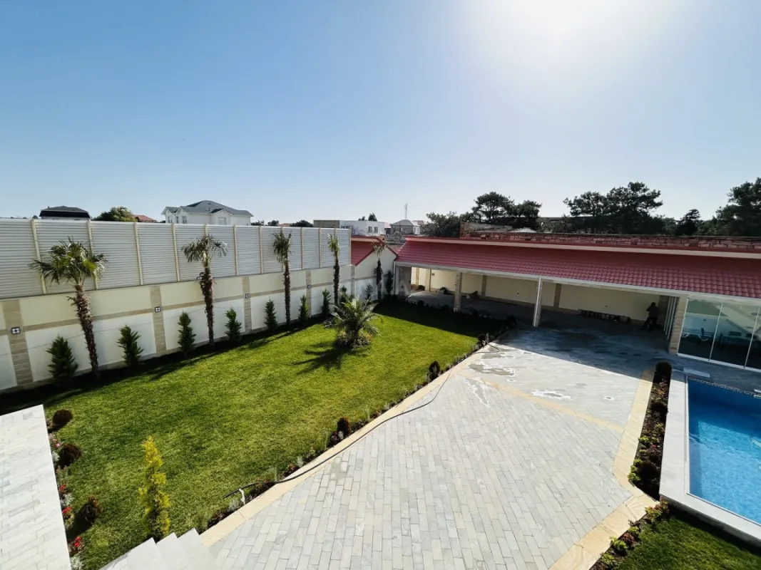 Satılır 5 otaqlı həyət evi 300 m²