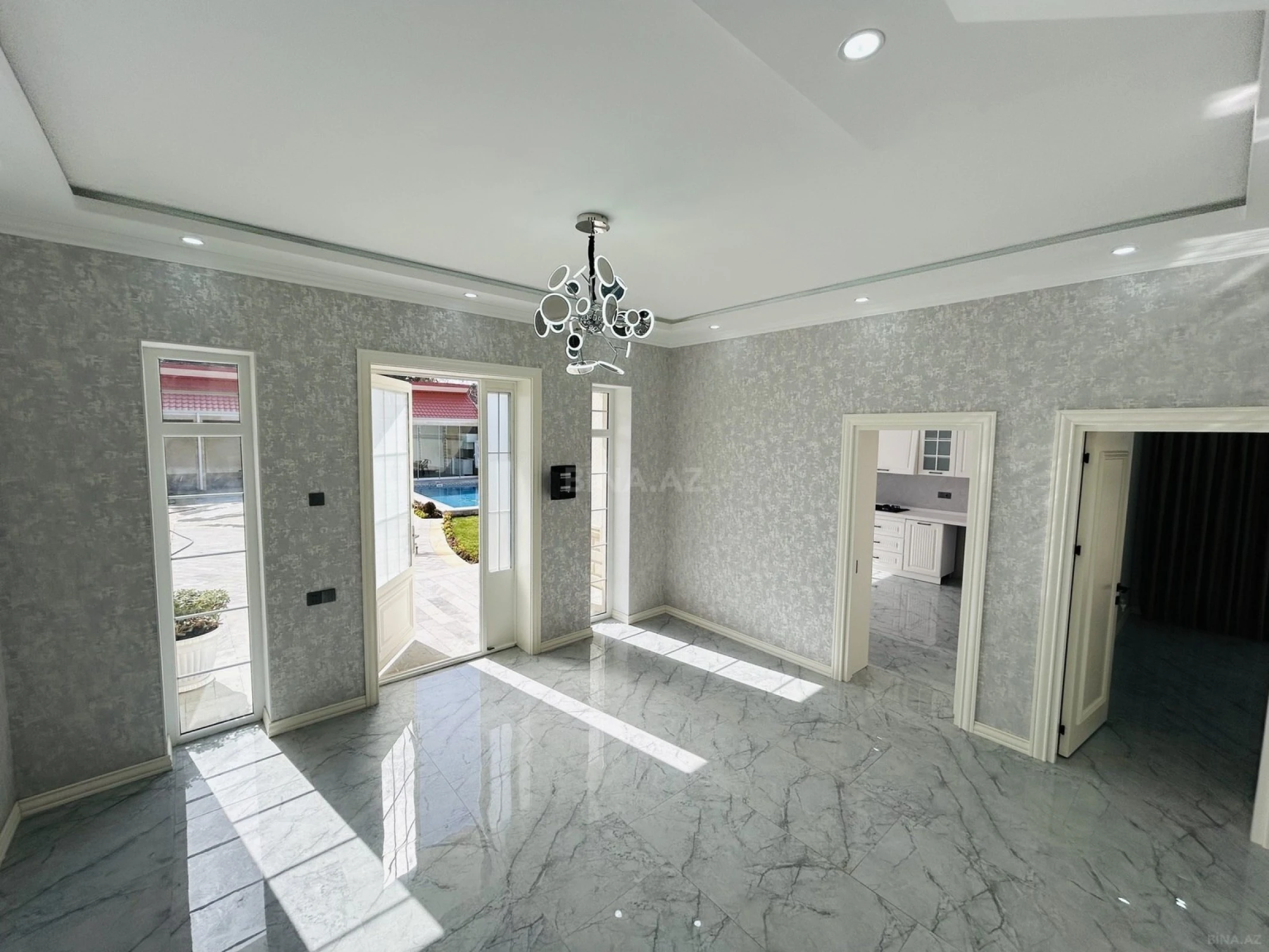 Satılır 5 otaqlı həyət evi 300 m²