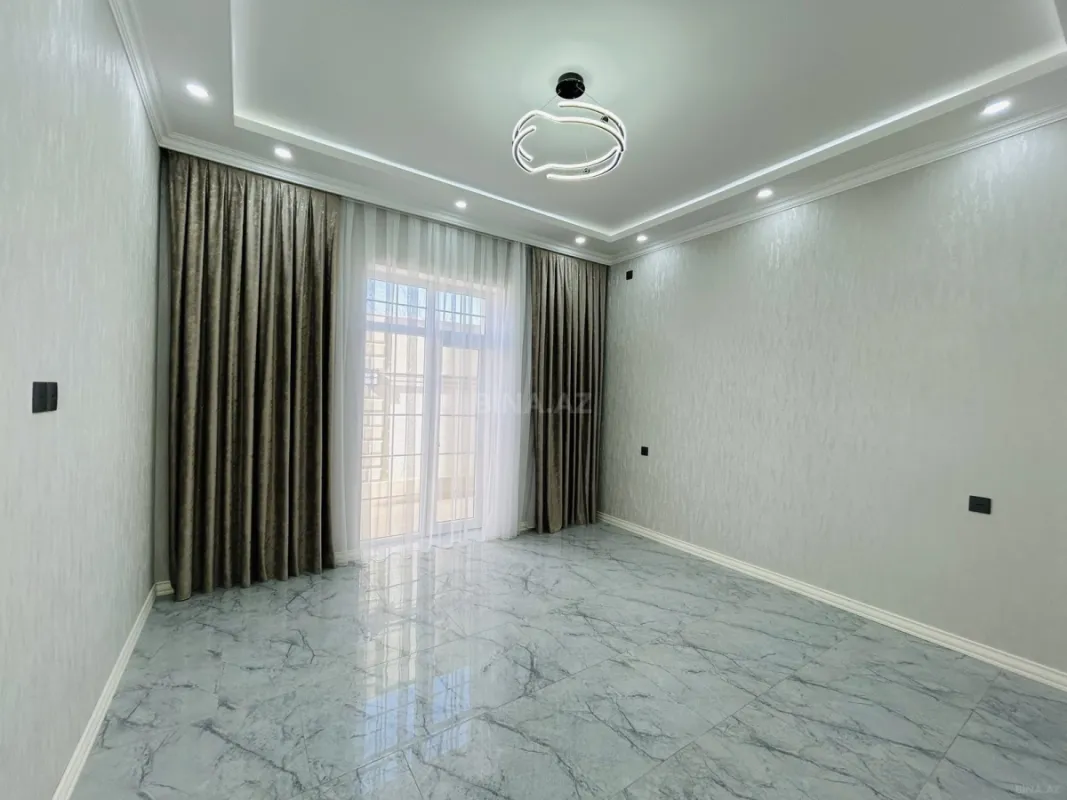 Satılır 5 otaqlı həyət evi 300 m²