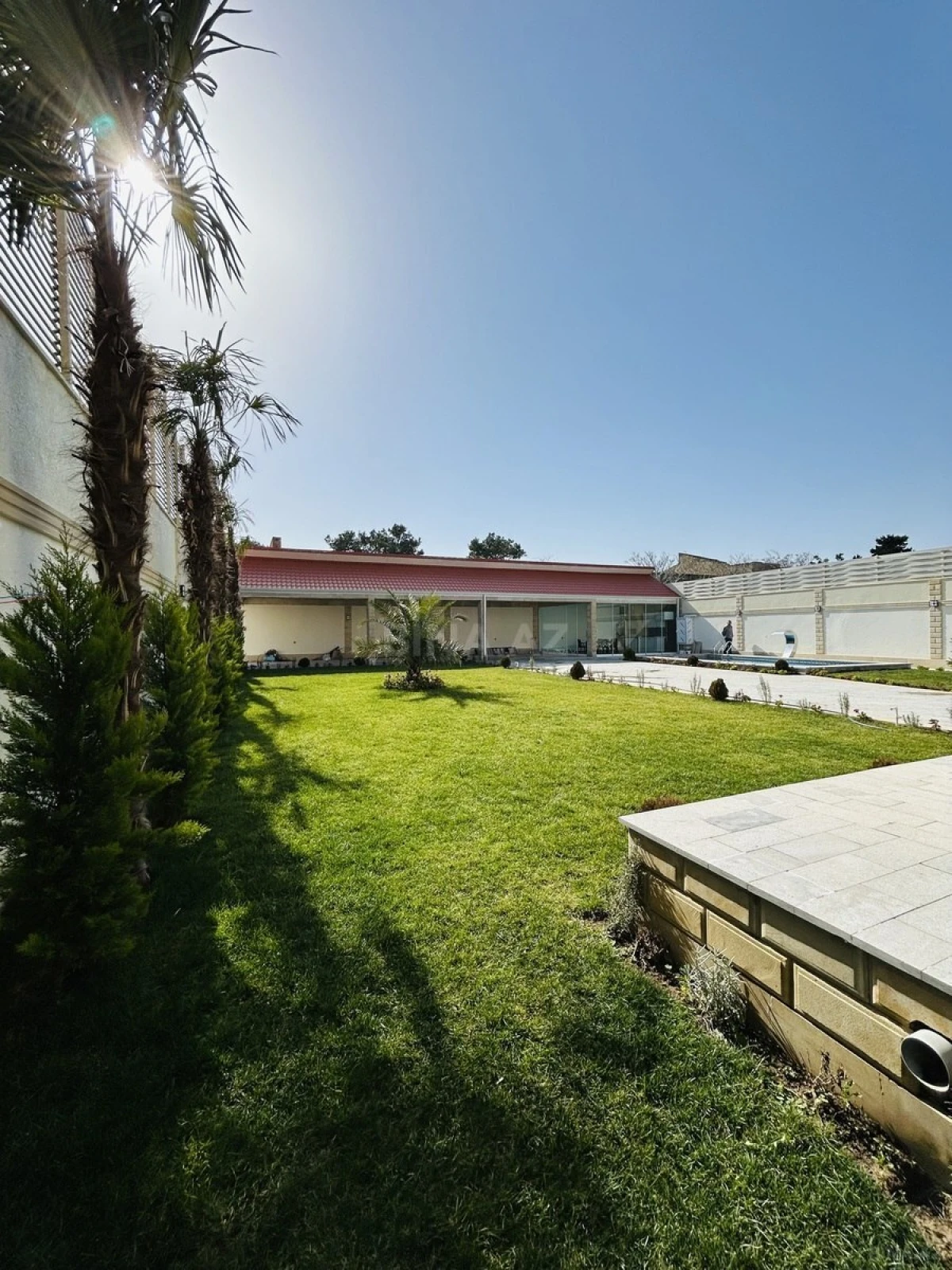 Satılır 5 otaqlı həyət evi 300 m²