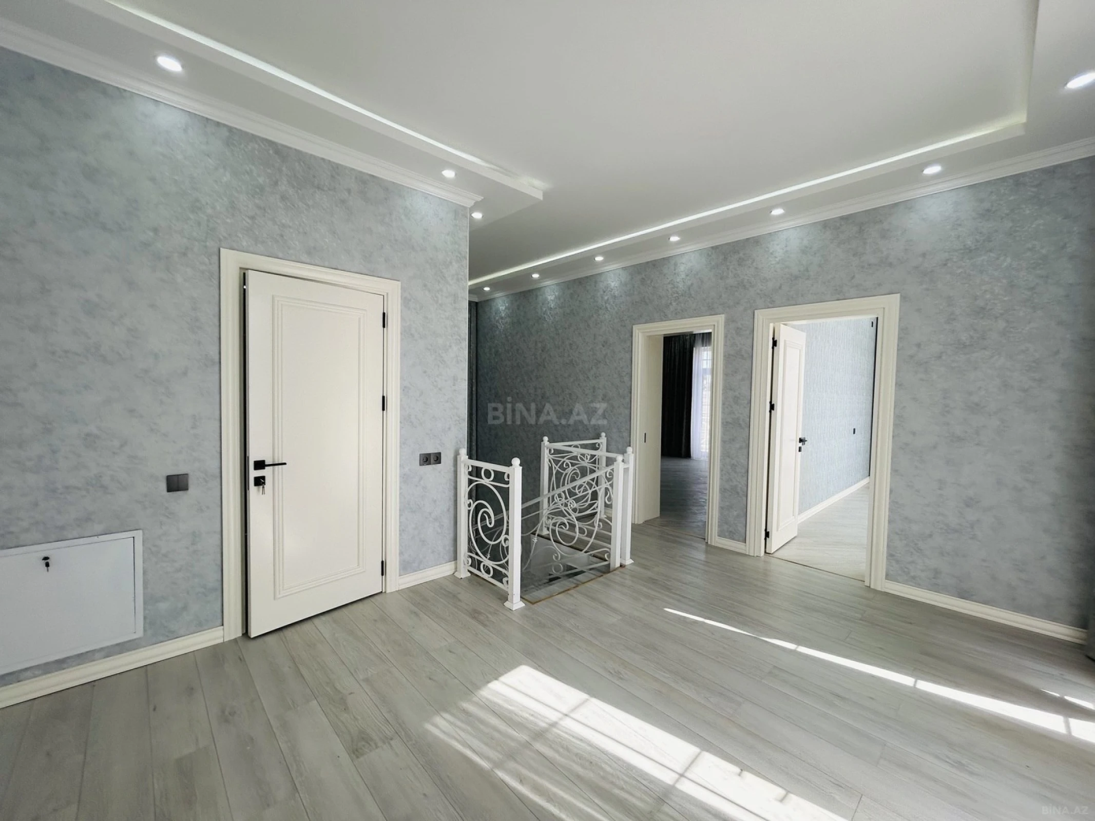 Satılır 5 otaqlı həyət evi 300 m²