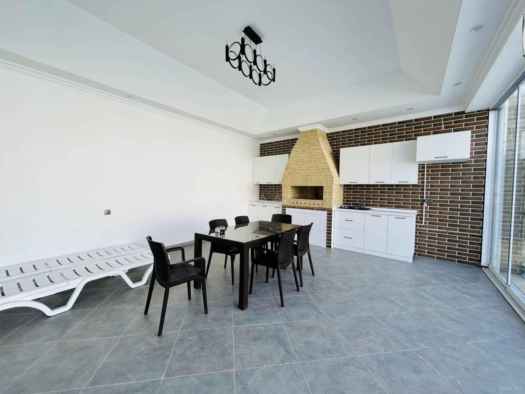 Satılır 5 otaqlı həyət evi 300 m²