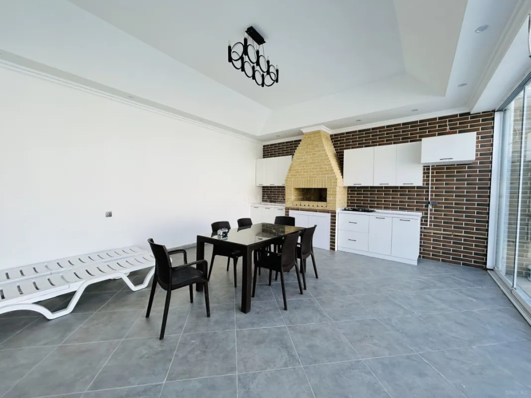 Satılır 5 otaqlı həyət evi 300 m²