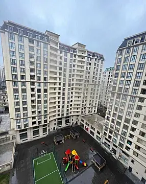 Satılır 4 otaqlı mənzil 233 m²