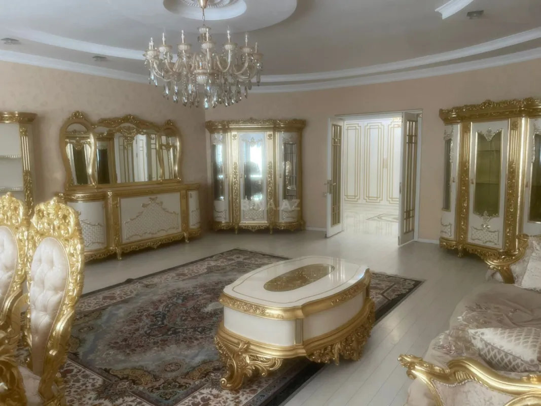 Satılır 4 otaqlı mənzil 193 m²