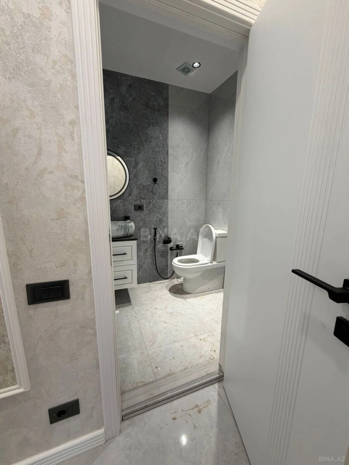Satılır 2 otaqlı mənzil 79 m²