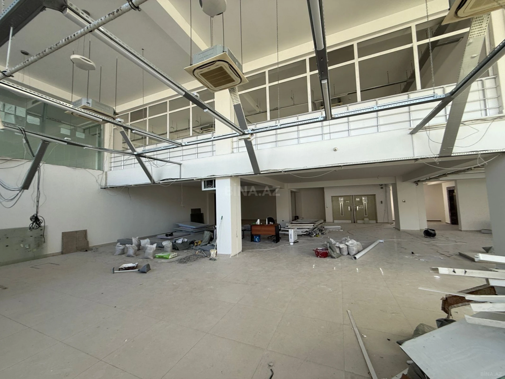 Kirayə verilir obyekt 2100 m²