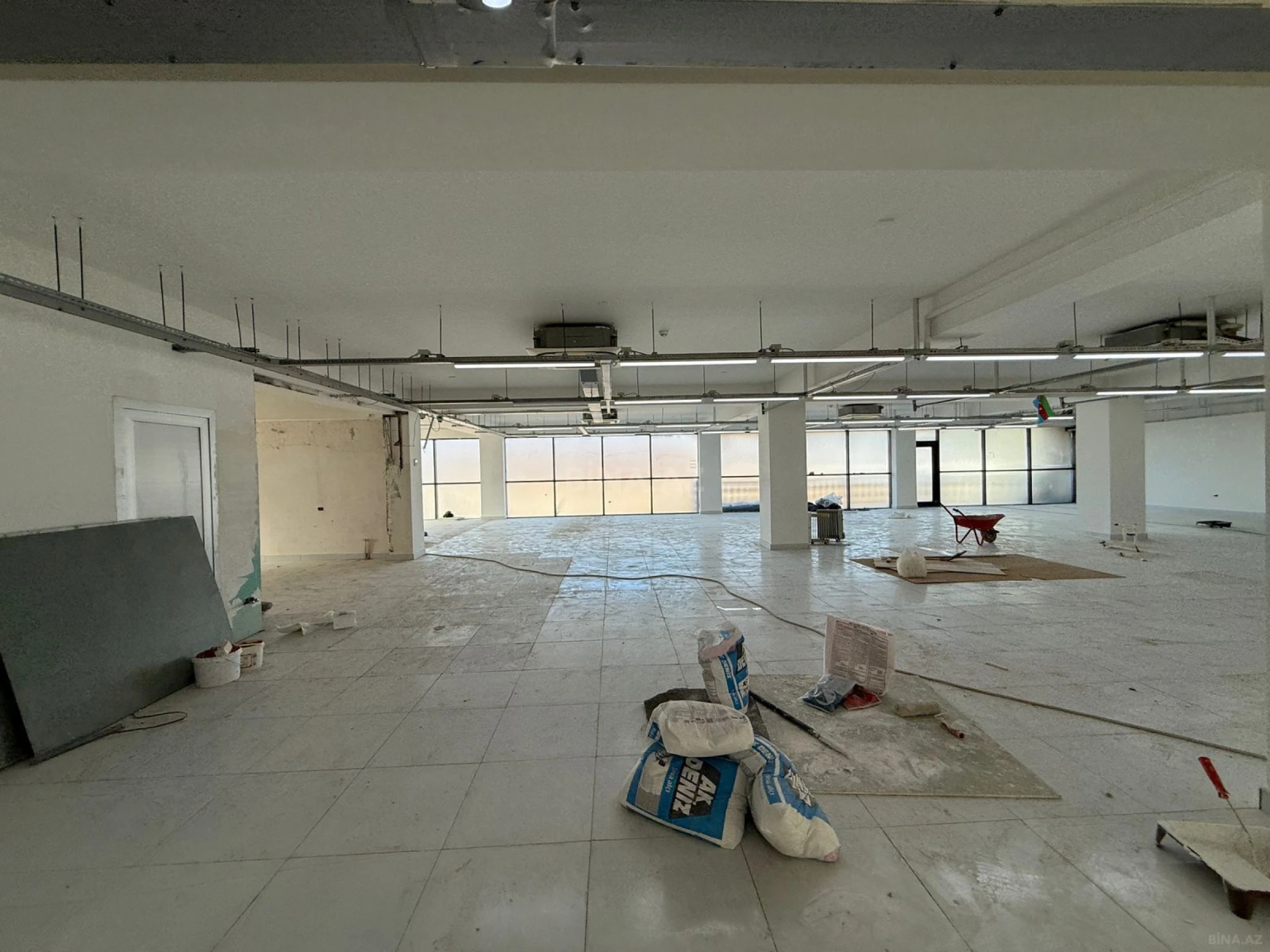 Kirayə verilir obyekt 2100 m²