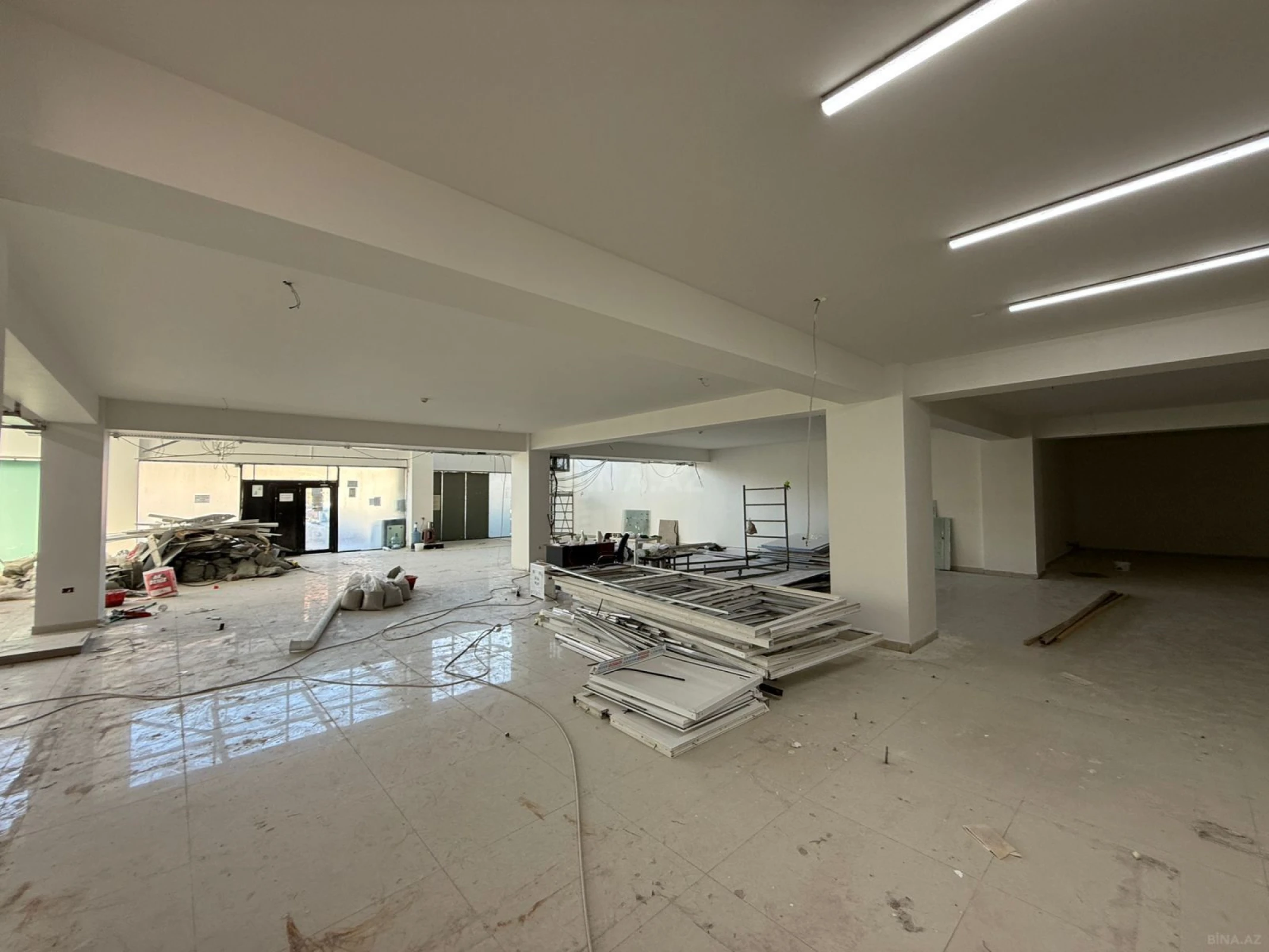 Kirayə verilir obyekt 2100 m²