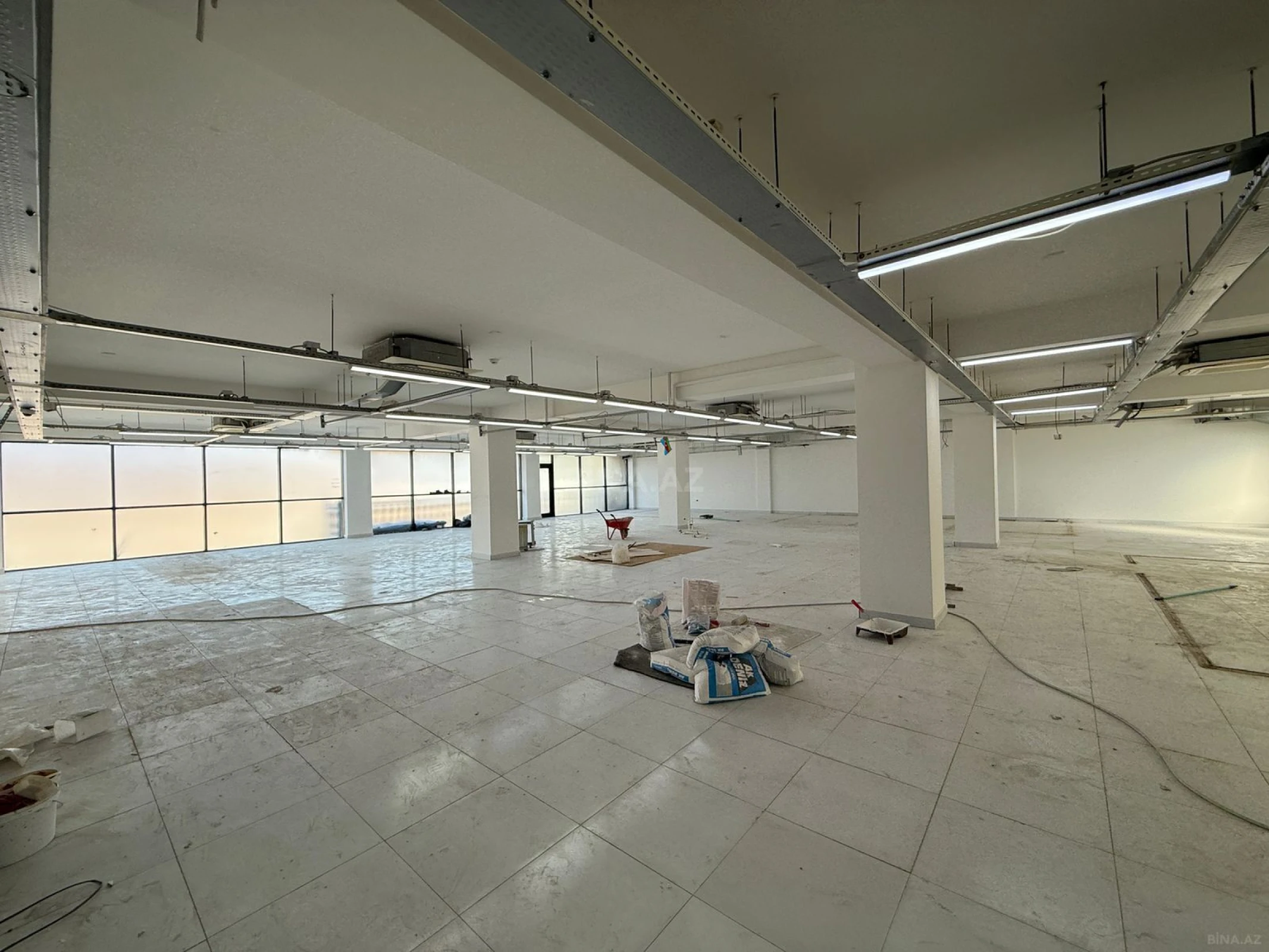 Kirayə verilir obyekt 2100 m²