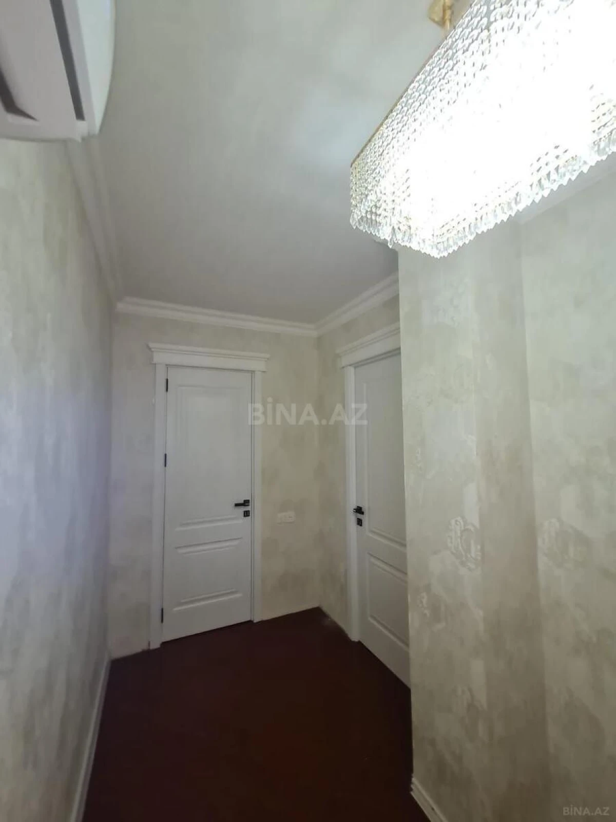 Satılır 4 otaqlı mənzil 130 m²