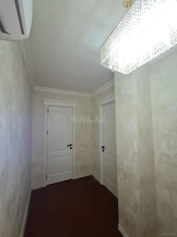 Satılır 4 otaqlı mənzil 130 m²