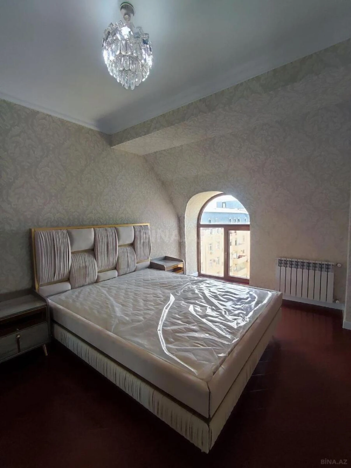 Satılır 4 otaqlı mənzil 130 m²