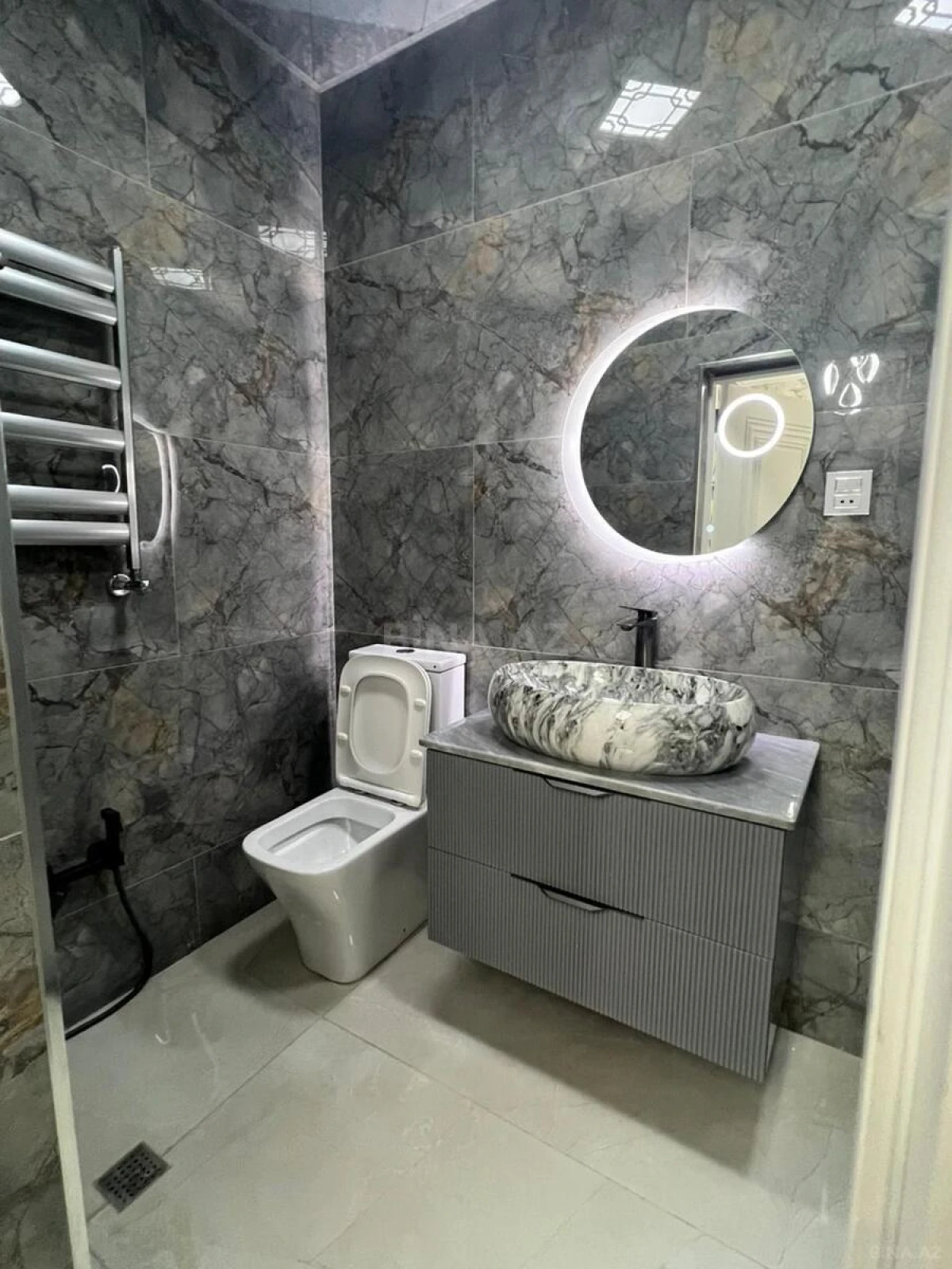 Satılır 2 otaqlı mənzil 67 m²