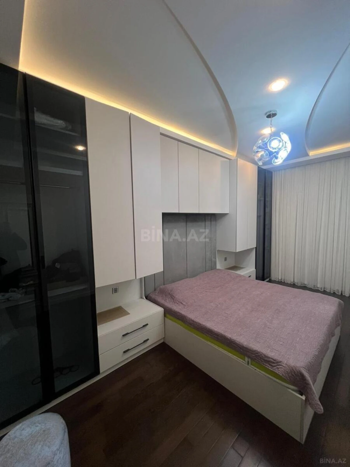 Satılır 2 otaqlı mənzil 107 m²