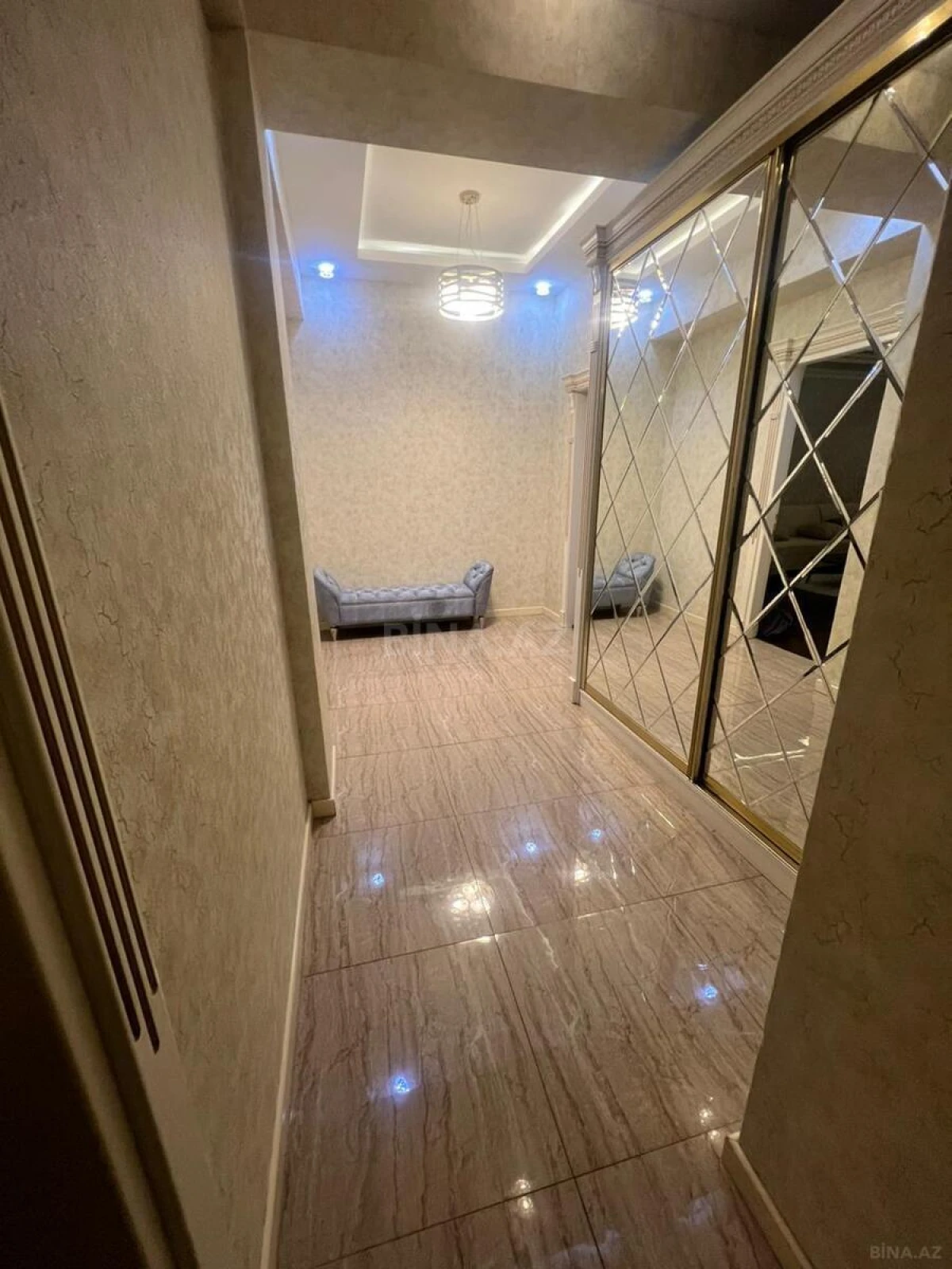 Satılır 2 otaqlı mənzil 107 m²