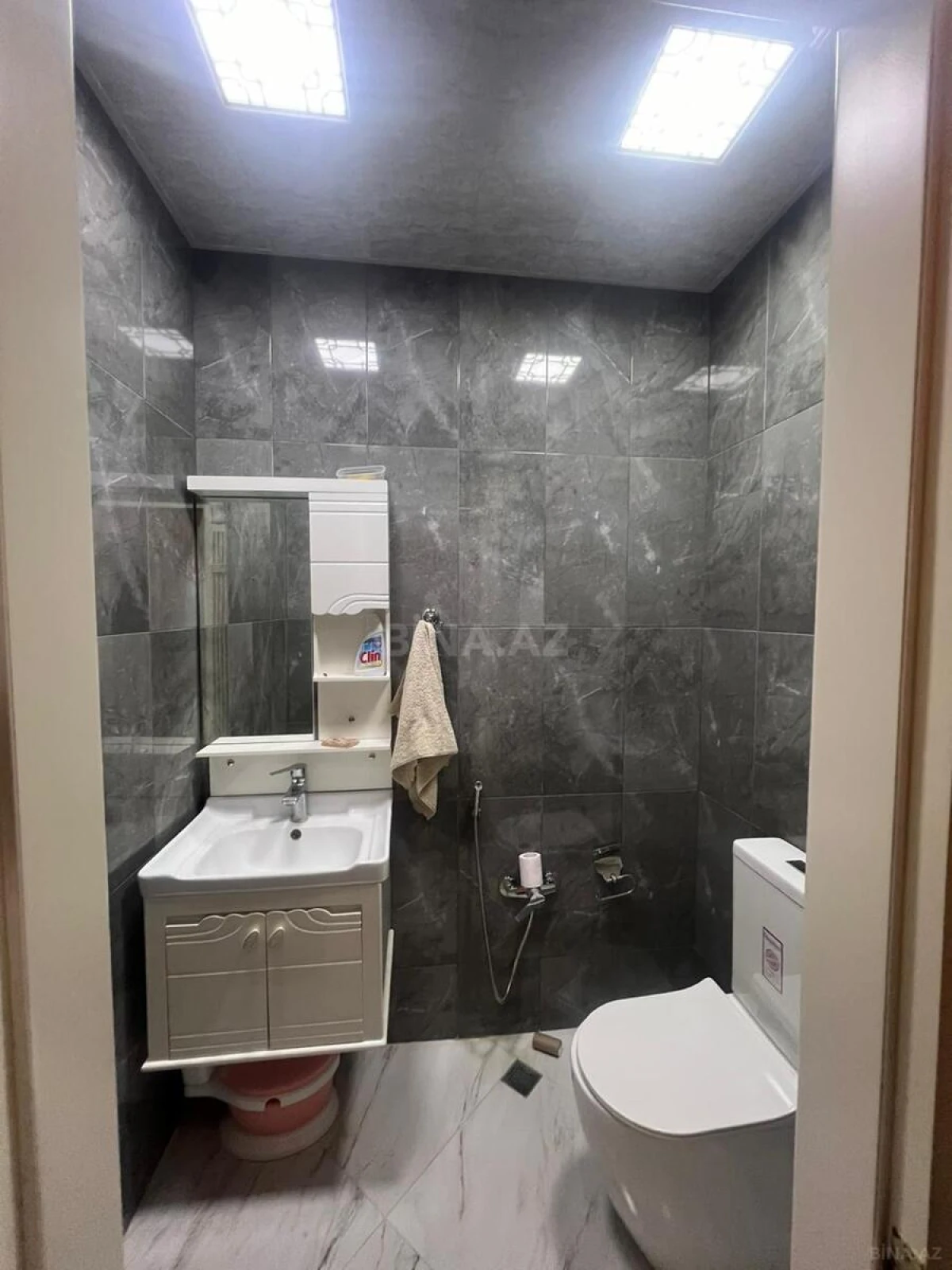 Satılır 2 otaqlı mənzil 107 m²
