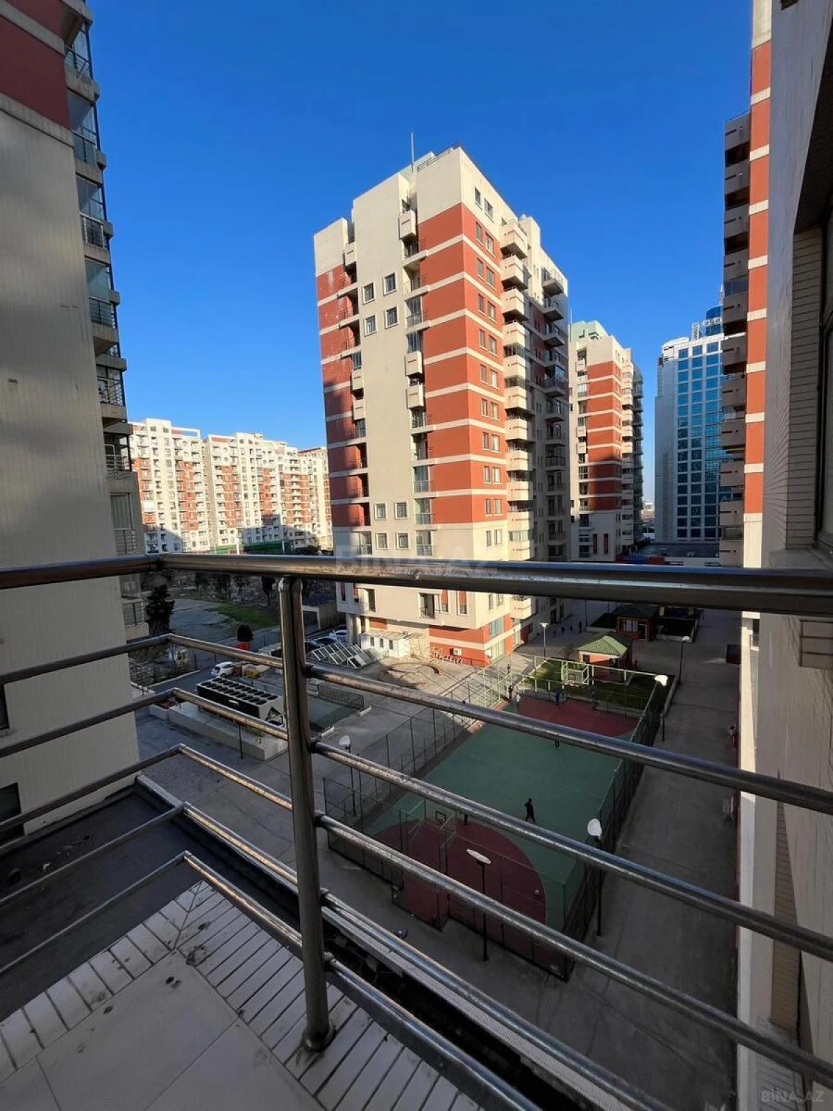 Kirayə verilir 3 otaqlı mənzil 145 m²