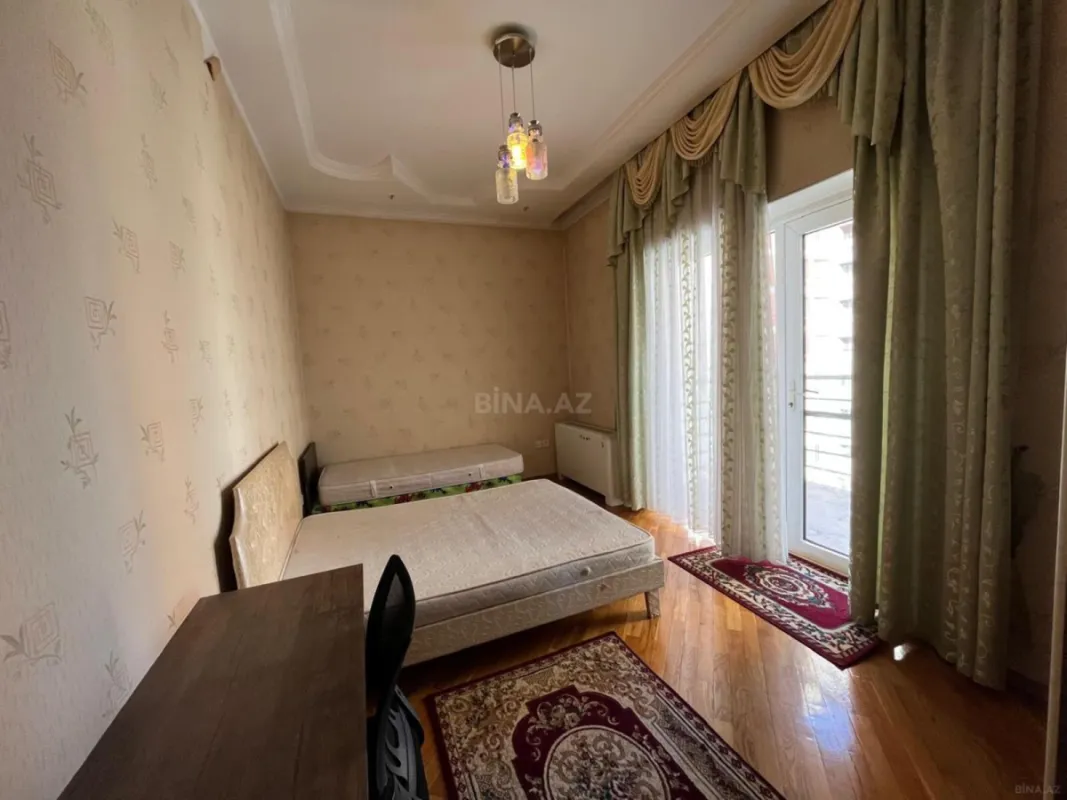 Kirayə verilir 3 otaqlı mənzil 145 m²