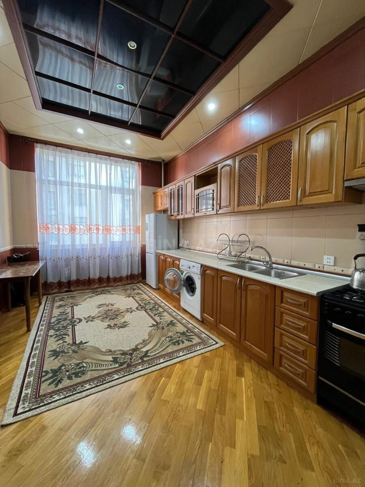 Kirayə verilir 3 otaqlı mənzil 145 m²