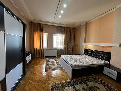 Kirayə verilir 3 otaqlı mənzil 145 m²
